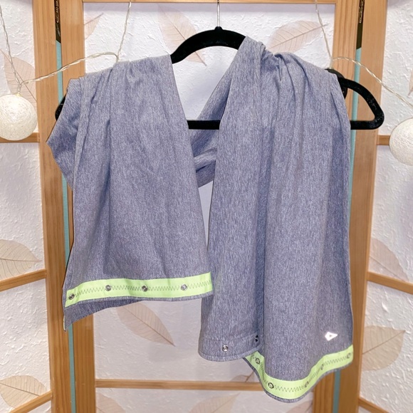 Ivivva wrap scarf - Picture 1 of 1